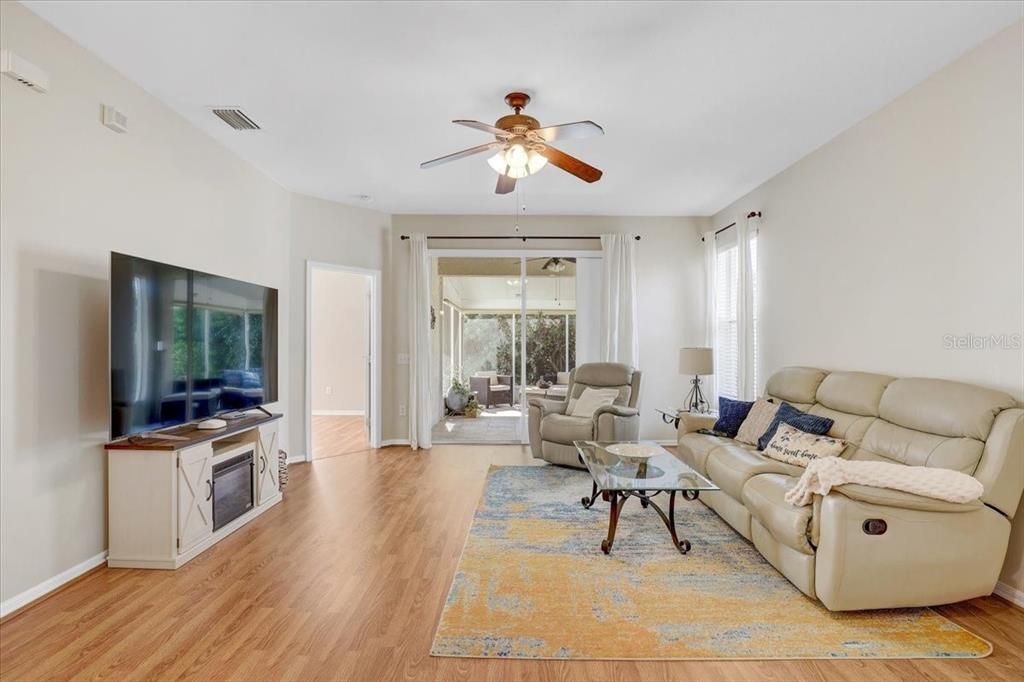 For Sale: $289,900 (3 beds, 2 baths, 1544 Square Feet)