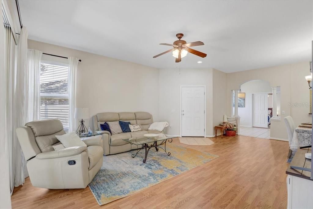 For Sale: $289,900 (3 beds, 2 baths, 1544 Square Feet)
