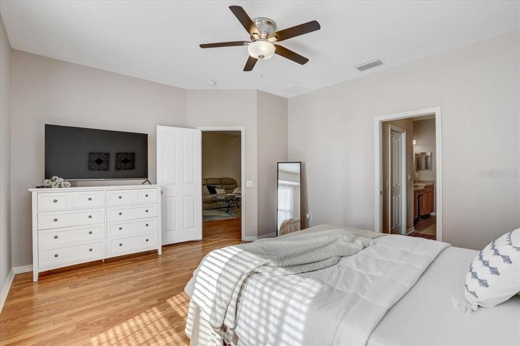 For Sale: $289,900 (3 beds, 2 baths, 1544 Square Feet)