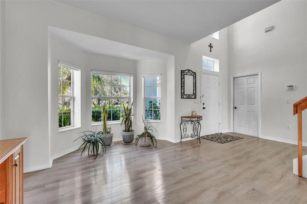 出租: $3,545 (4 贝兹, 2 浴室, 2593 平方英尺)