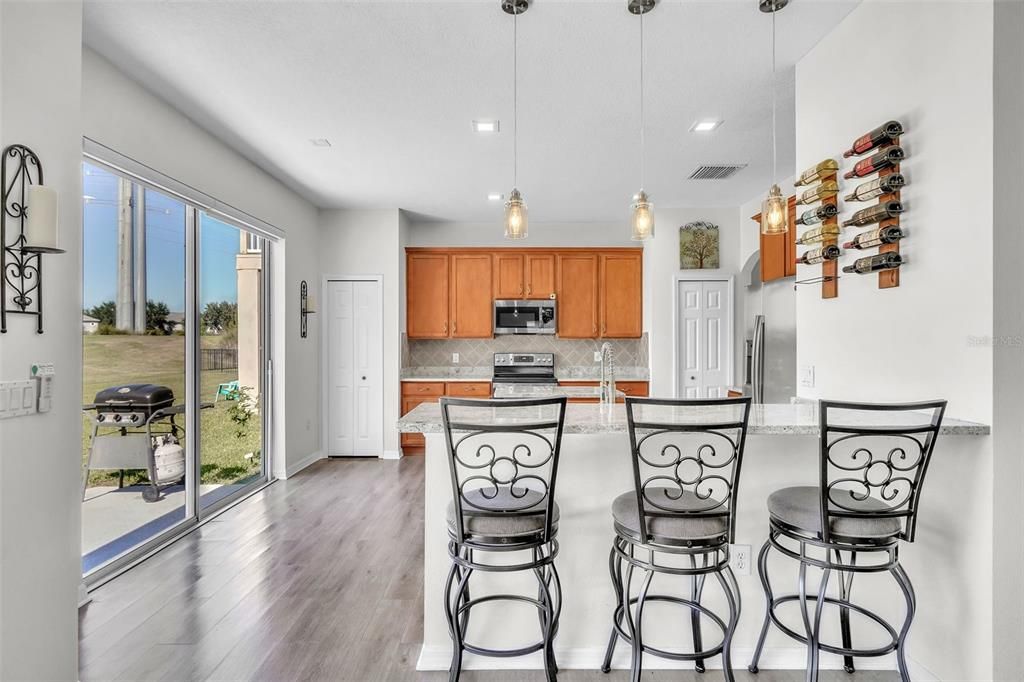 出租: $3,545 (4 贝兹, 2 浴室, 2593 平方英尺)