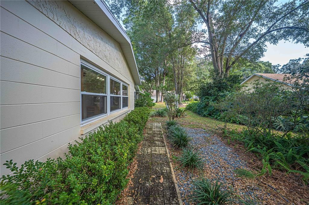 Active With Contract: $160,000 (2 beds, 2 baths, 1688 Square Feet)