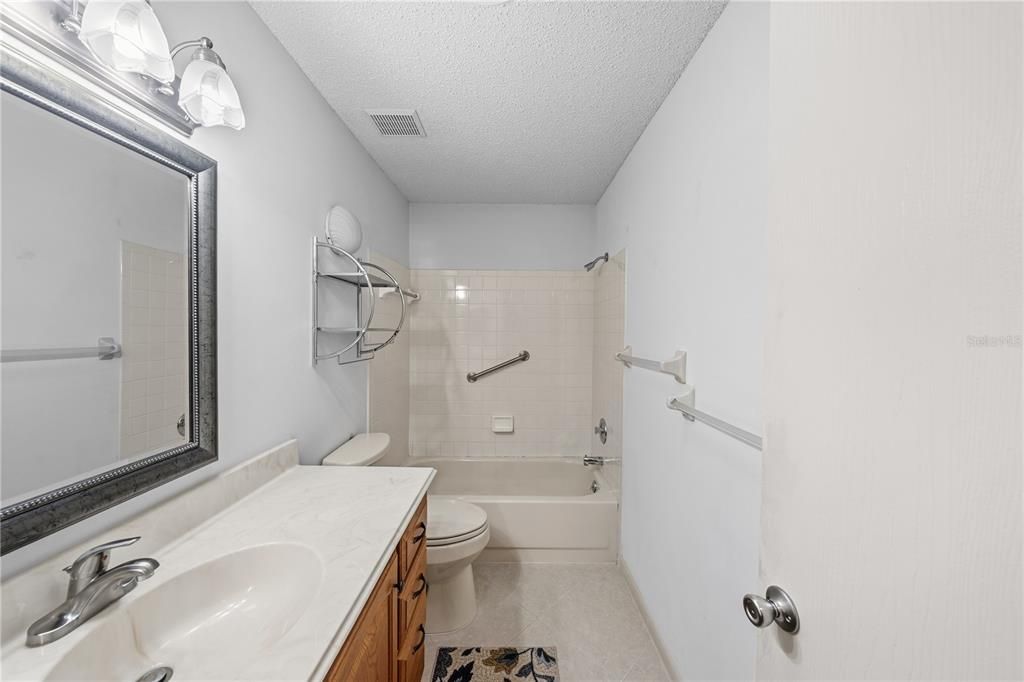 Active With Contract: $160,000 (2 beds, 2 baths, 1688 Square Feet)