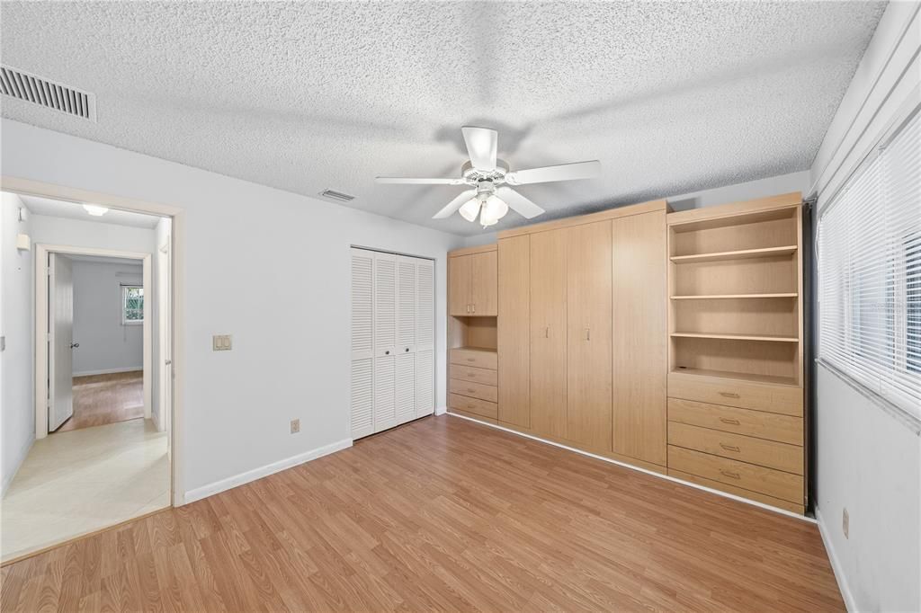 Active With Contract: $160,000 (2 beds, 2 baths, 1688 Square Feet)