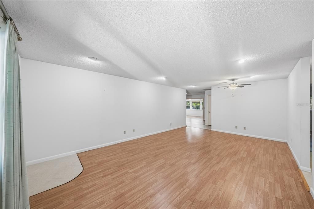 Active With Contract: $160,000 (2 beds, 2 baths, 1688 Square Feet)