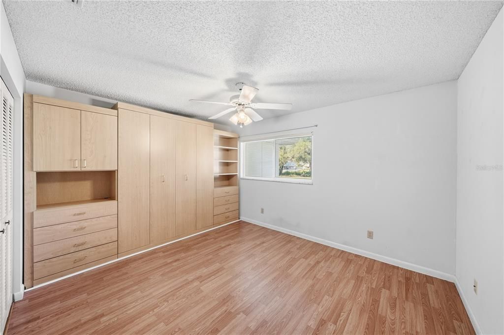 Active With Contract: $160,000 (2 beds, 2 baths, 1688 Square Feet)