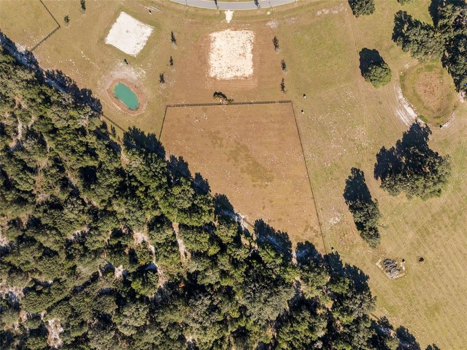 На продажу: $399,000 (4.64 acres)