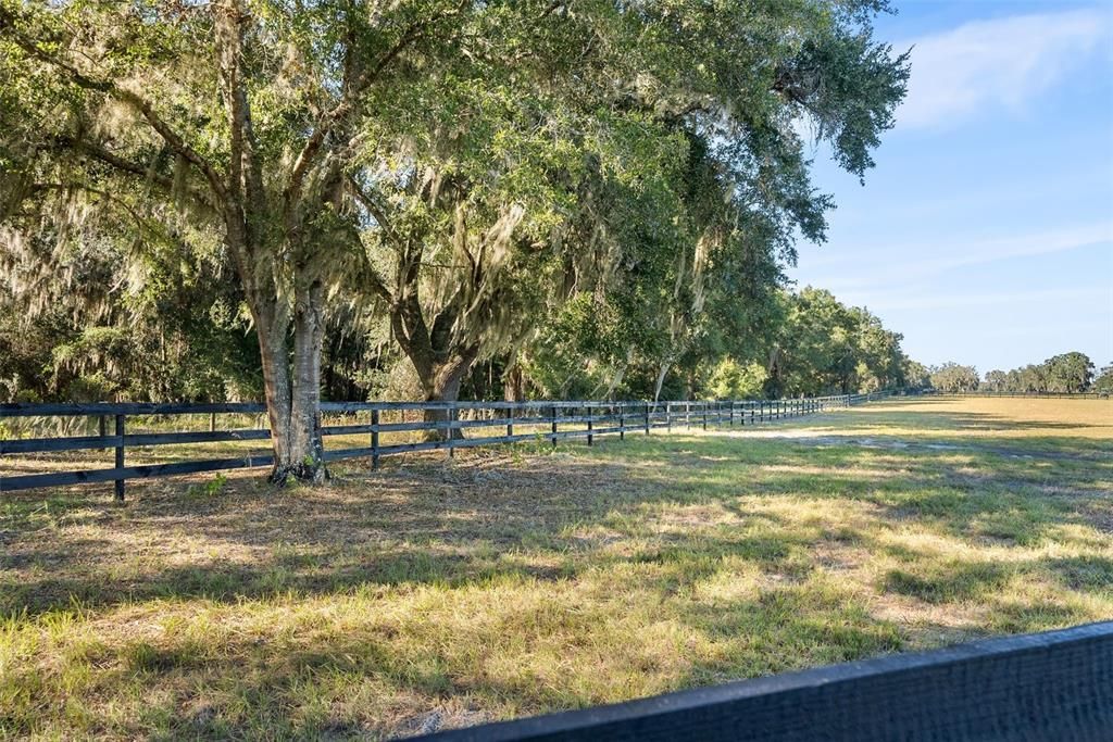 На продажу: $399,000 (4.64 acres)