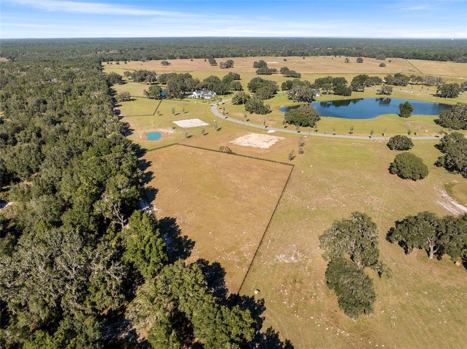 На продажу: $399,000 (4.64 acres)