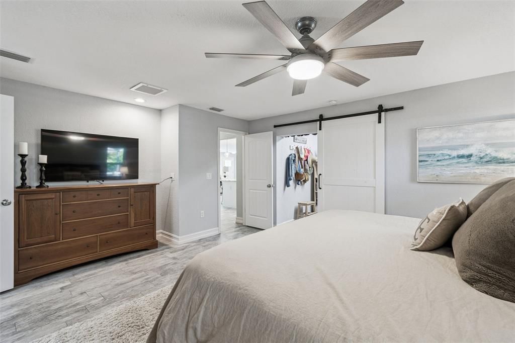 合同活跃: $649,900 (4 贝兹, 2 浴室, 2175 平方英尺)