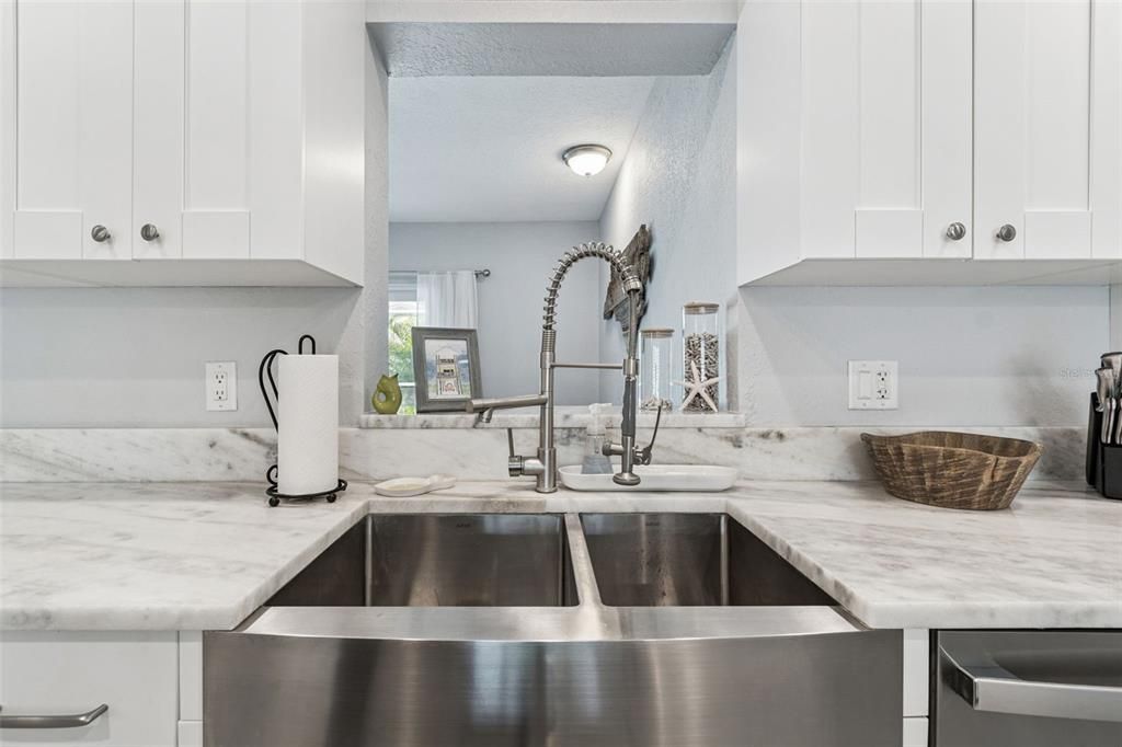 合同活跃: $649,900 (4 贝兹, 2 浴室, 2175 平方英尺)