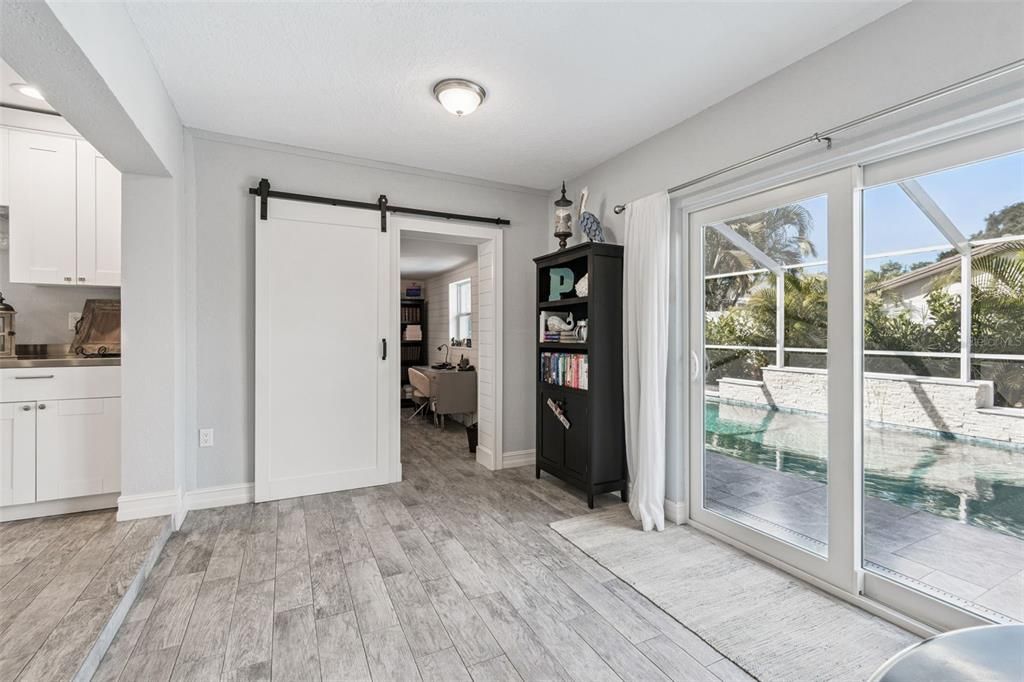 合同活跃: $649,900 (4 贝兹, 2 浴室, 2175 平方英尺)