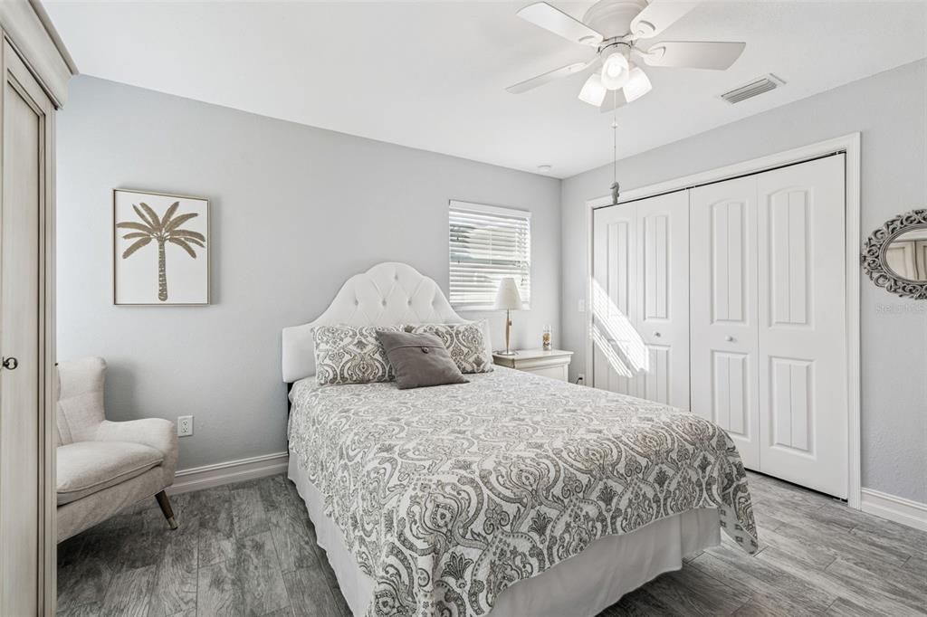 合同活跃: $649,900 (4 贝兹, 2 浴室, 2175 平方英尺)