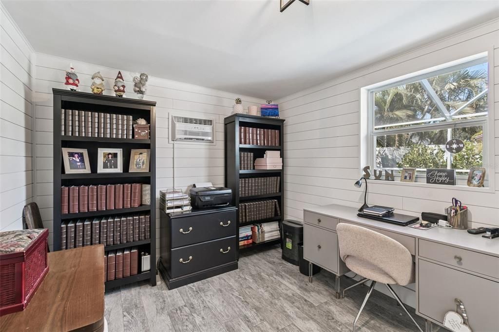 合同活跃: $649,900 (4 贝兹, 2 浴室, 2175 平方英尺)