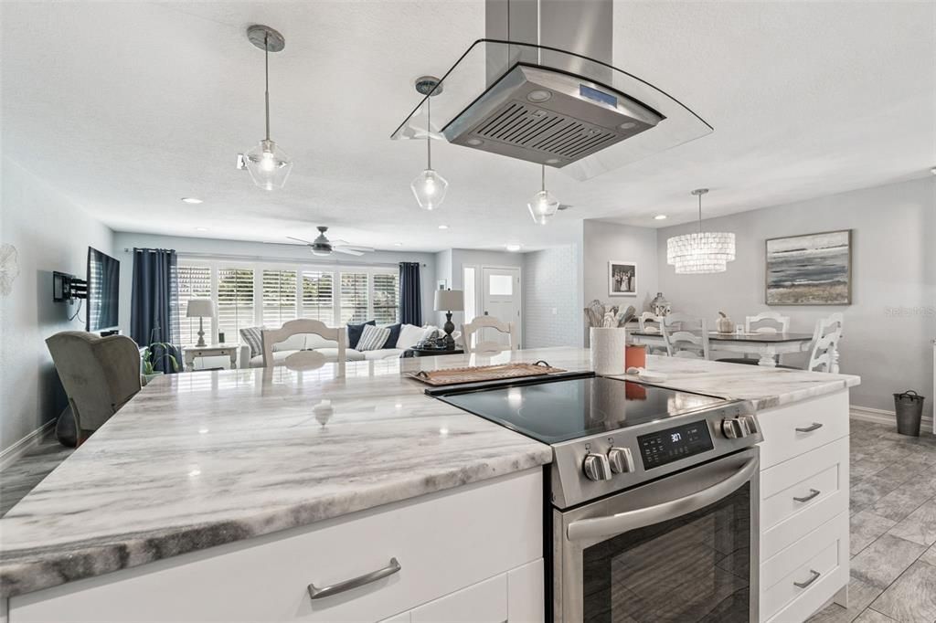 合同活跃: $649,900 (4 贝兹, 2 浴室, 2175 平方英尺)