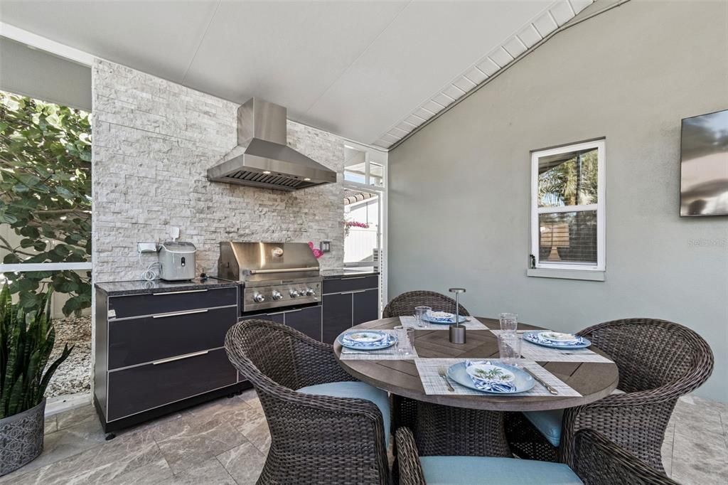 合同活跃: $649,900 (4 贝兹, 2 浴室, 2175 平方英尺)