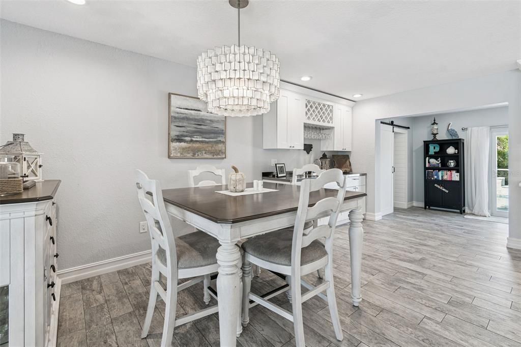 合同活跃: $649,900 (4 贝兹, 2 浴室, 2175 平方英尺)