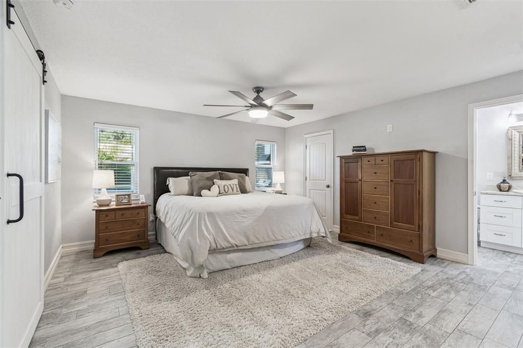 合同活跃: $649,900 (4 贝兹, 2 浴室, 2175 平方英尺)