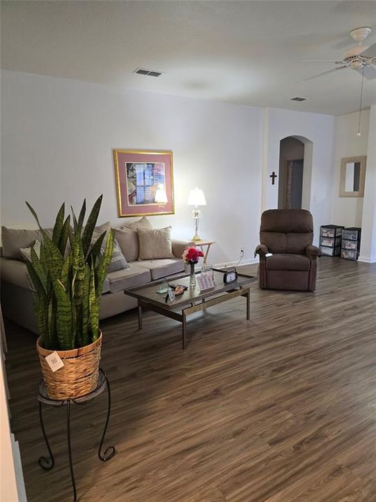 En Venta: $307,000 (2 camas, 2 baños, 1547 Pies cuadrados)