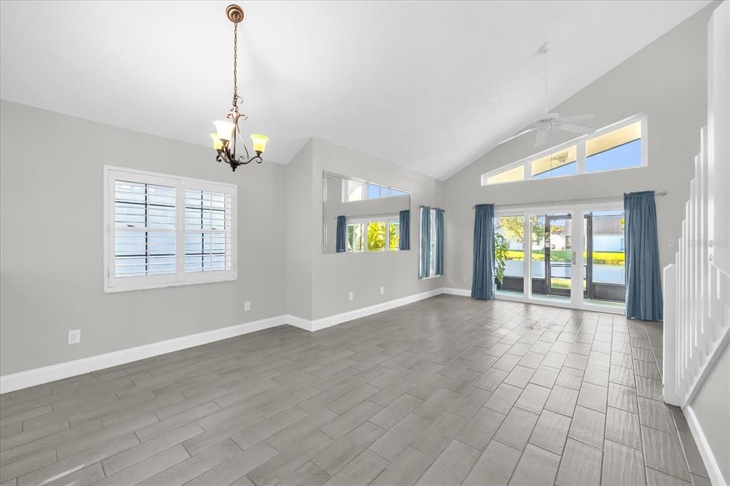 合同活跃: $2,700 (3 贝兹, 2 浴室, 1886 平方英尺)