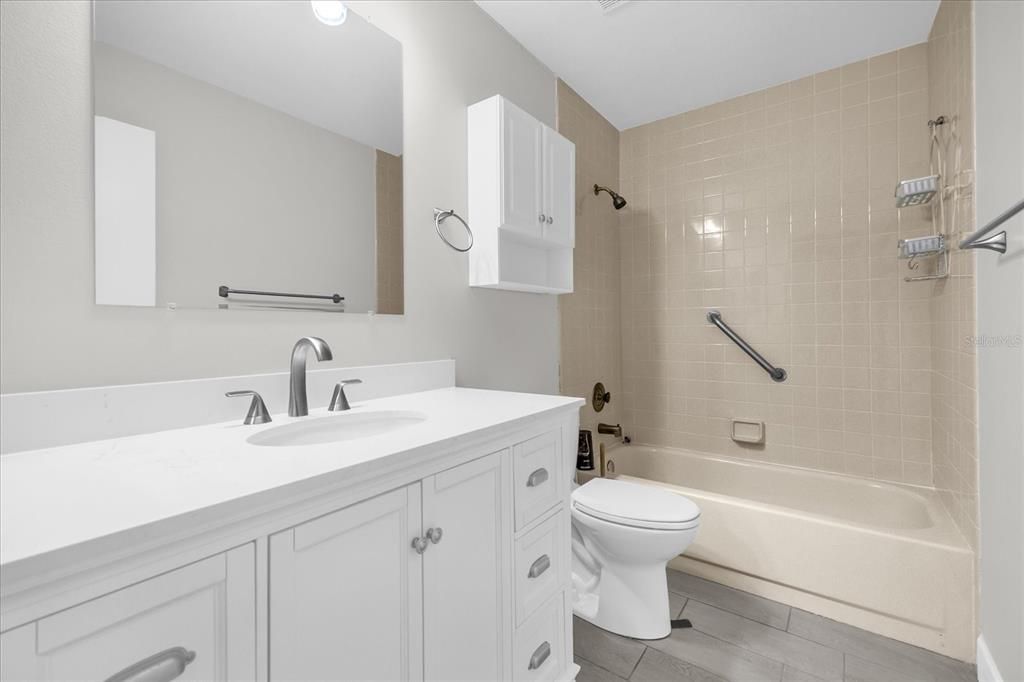 合同活跃: $2,700 (3 贝兹, 2 浴室, 1886 平方英尺)