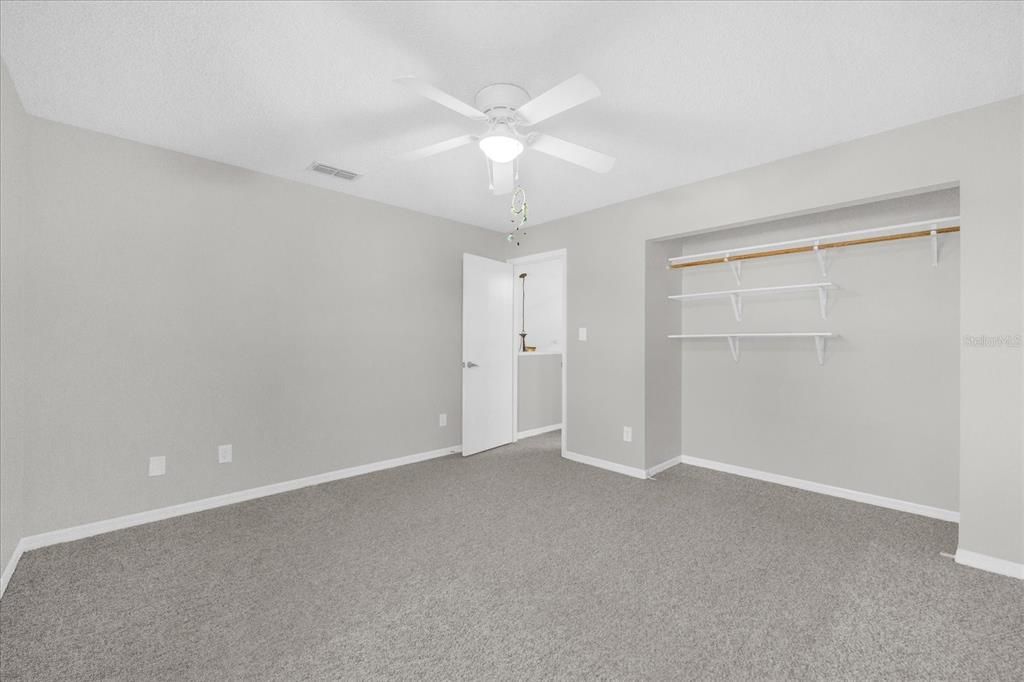 合同活跃: $2,700 (3 贝兹, 2 浴室, 1886 平方英尺)