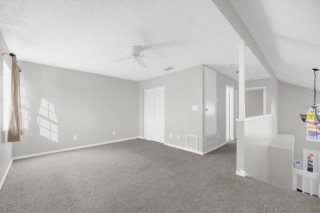 合同活跃: $2,700 (3 贝兹, 2 浴室, 1886 平方英尺)