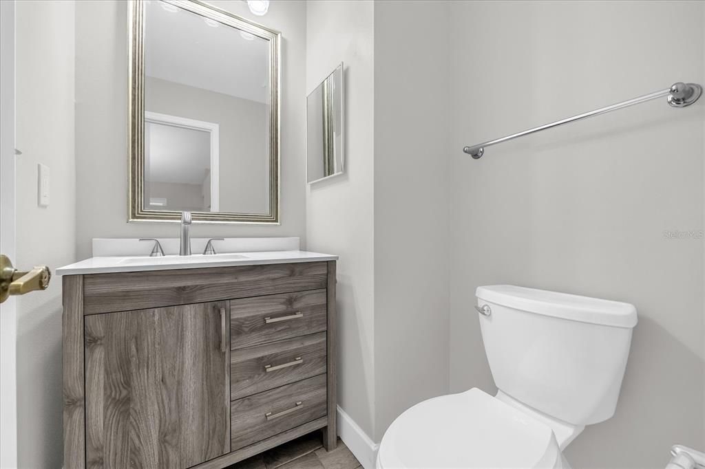 合同活跃: $2,700 (3 贝兹, 2 浴室, 1886 平方英尺)