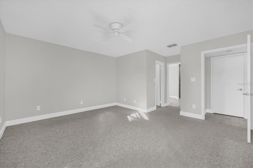 合同活跃: $2,700 (3 贝兹, 2 浴室, 1886 平方英尺)