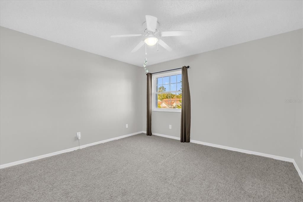 合同活跃: $2,700 (3 贝兹, 2 浴室, 1886 平方英尺)