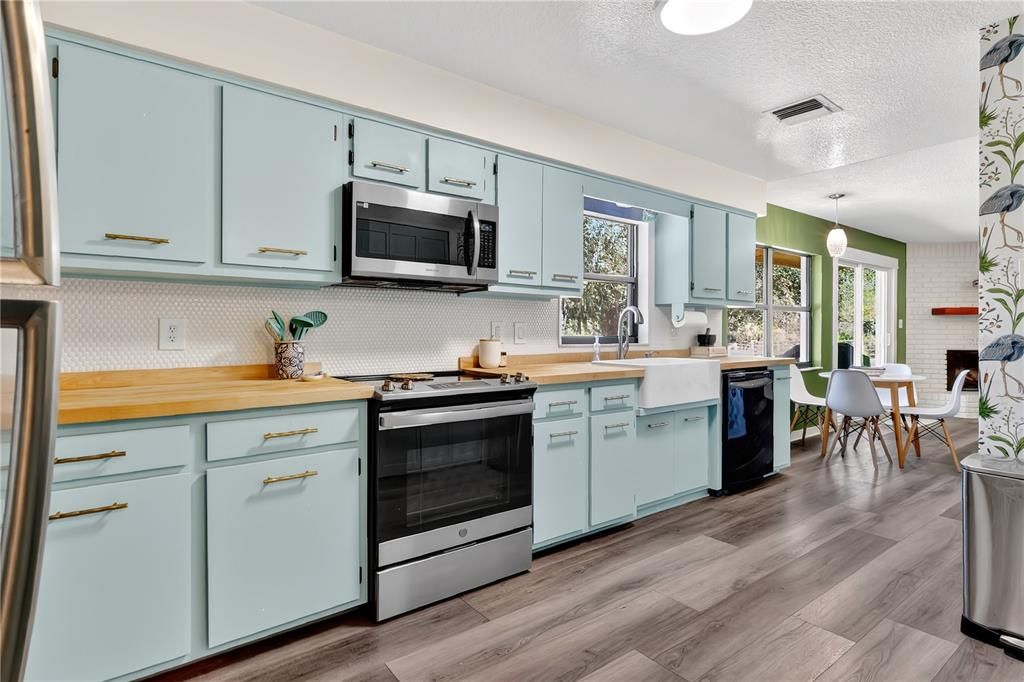 For Sale: $775,000 (3 beds, 2 baths, 2093 Square Feet)