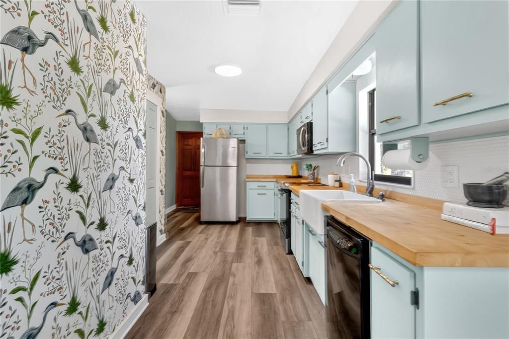 For Sale: $775,000 (3 beds, 2 baths, 2093 Square Feet)