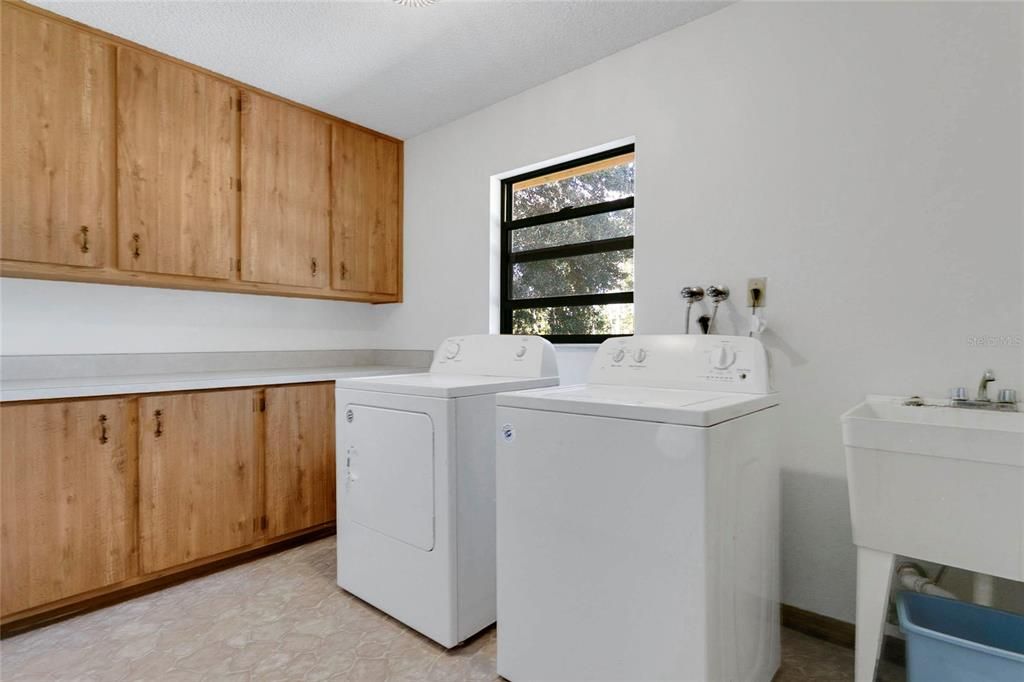 For Sale: $775,000 (3 beds, 2 baths, 2093 Square Feet)