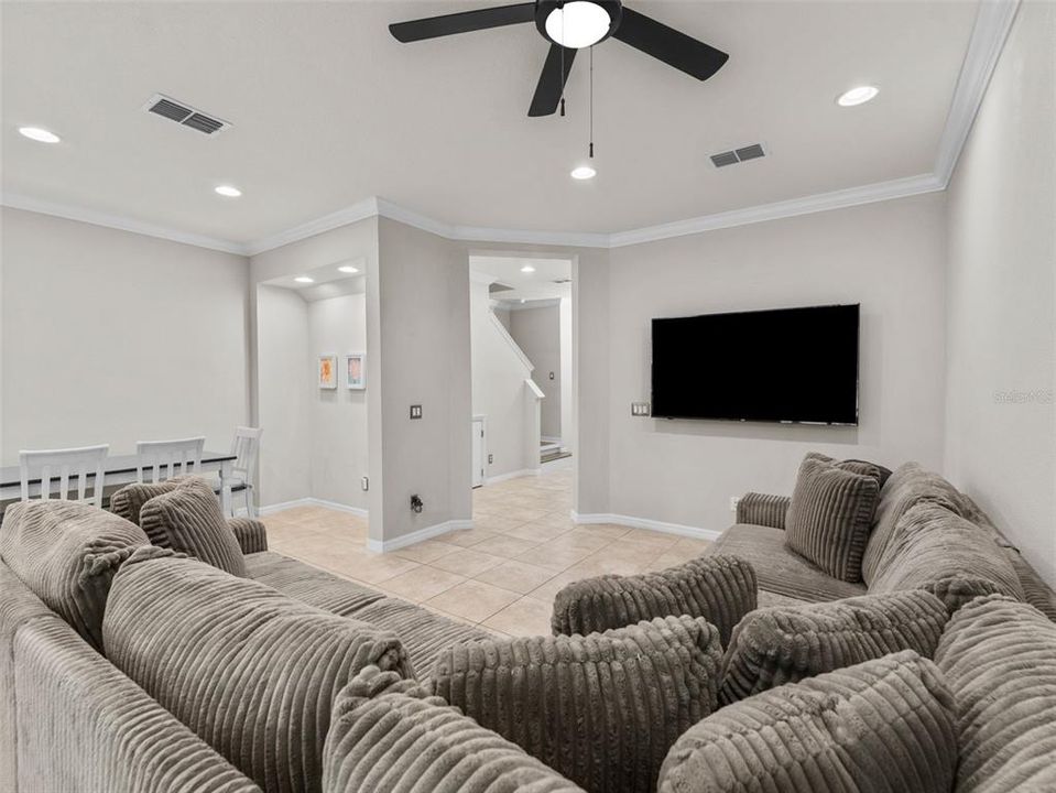 For Sale: $329,900 (3 beds, 2 baths, 1525 Square Feet)