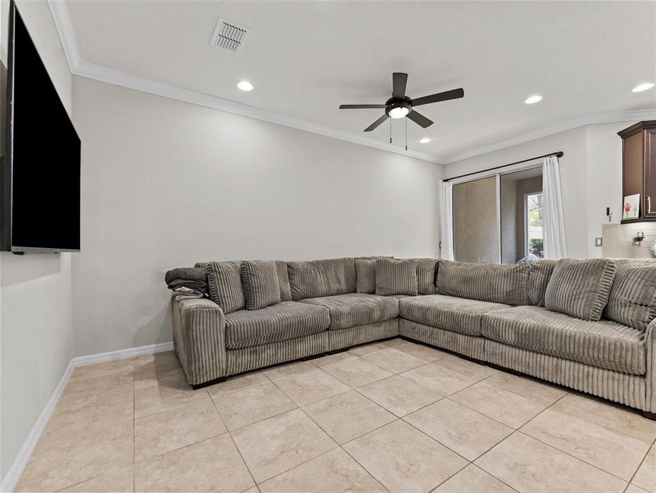 For Sale: $329,900 (3 beds, 2 baths, 1525 Square Feet)