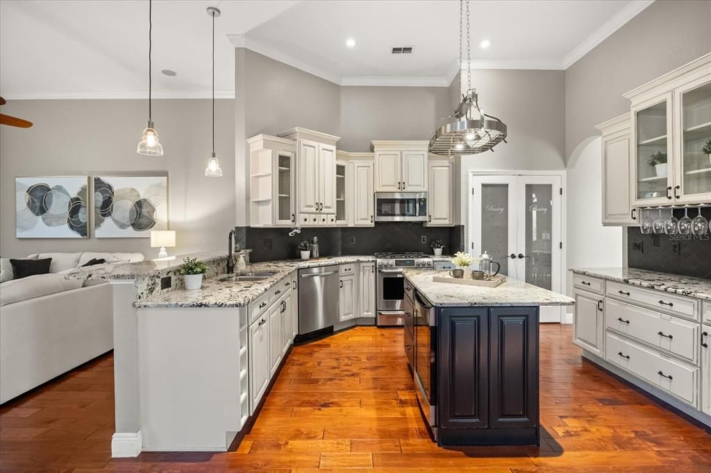 Activo con contrato: $750,000 (4 camas, 3 baños, 2889 Pies cuadrados)