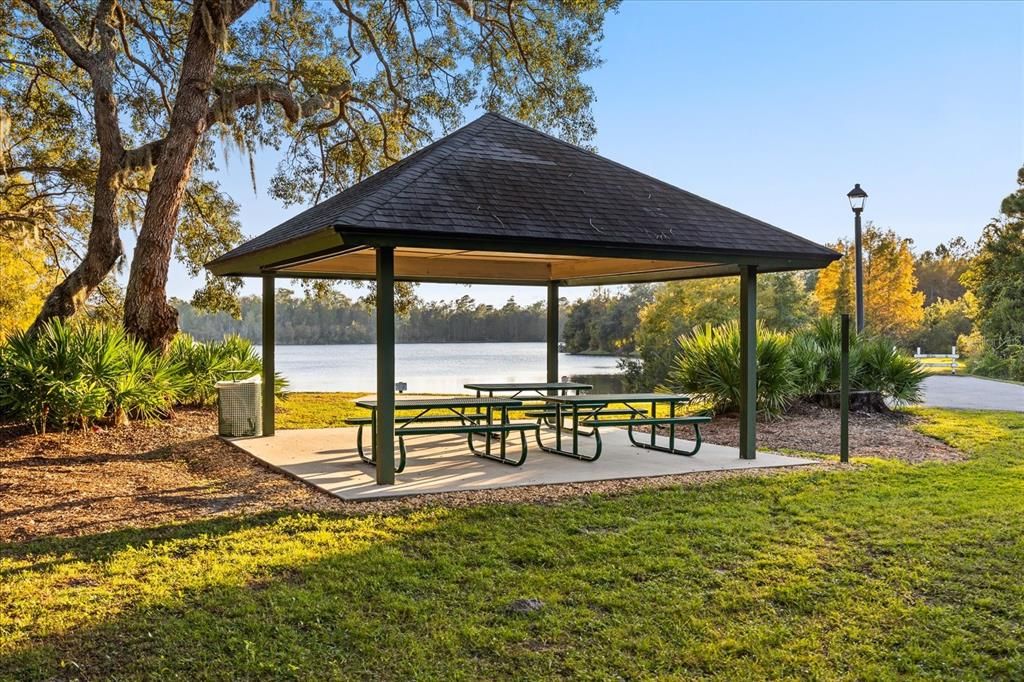 Activo con contrato: $750,000 (4 camas, 3 baños, 2889 Pies cuadrados)