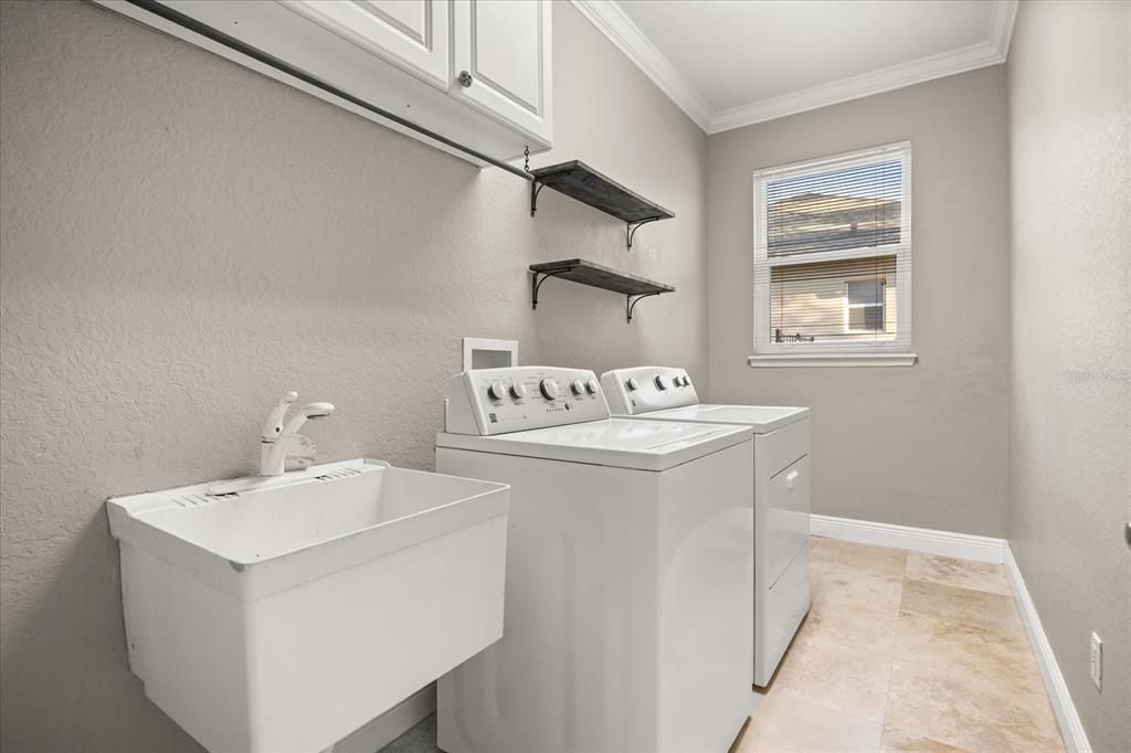 Activo con contrato: $750,000 (4 camas, 3 baños, 2889 Pies cuadrados)