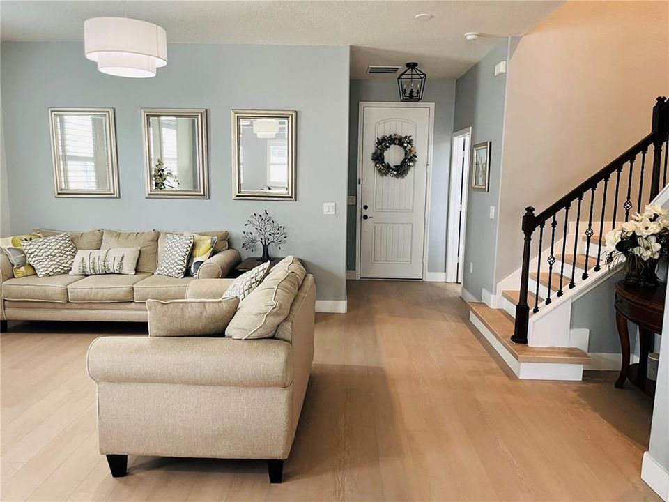 For Sale: $799,000 (5 beds, 4 baths, 3793 Square Feet)