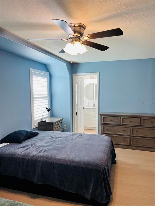 For Sale: $799,000 (5 beds, 4 baths, 3793 Square Feet)