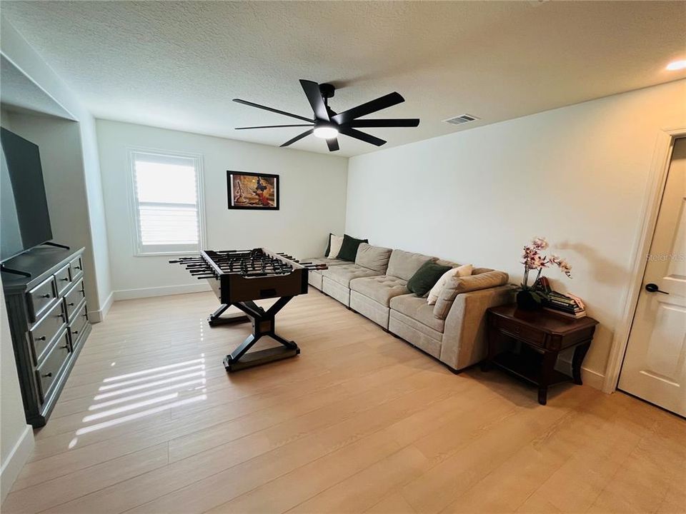 For Sale: $799,000 (5 beds, 4 baths, 3793 Square Feet)