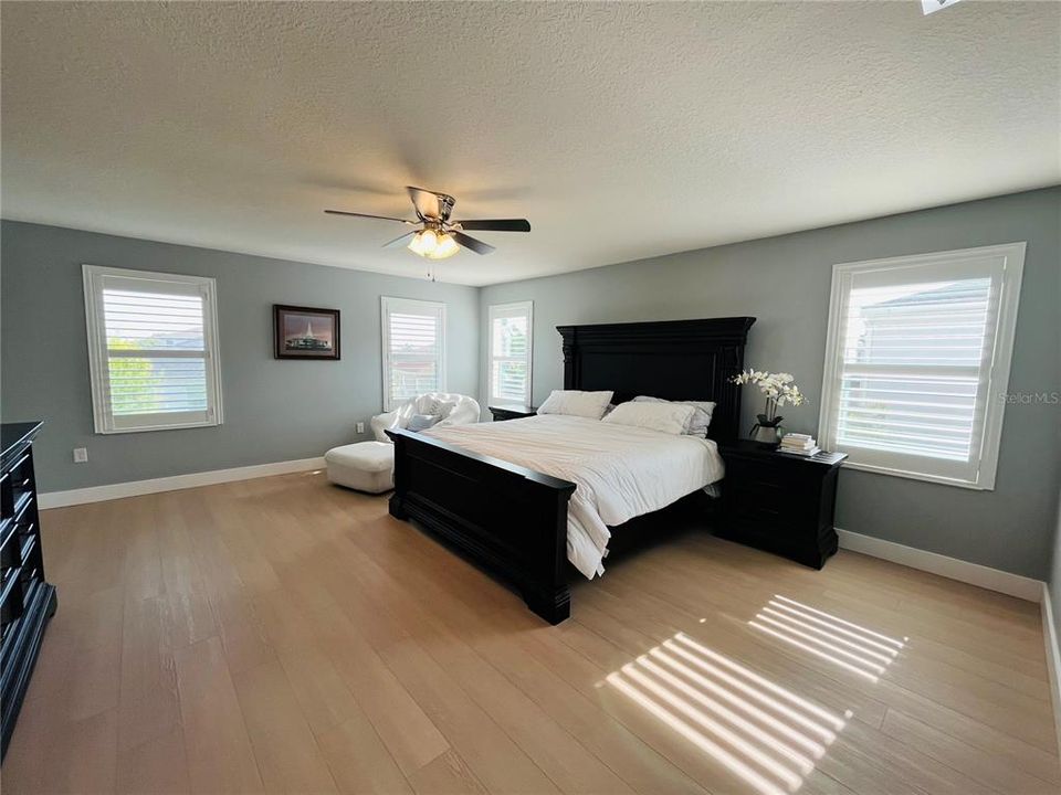 For Sale: $799,000 (5 beds, 4 baths, 3793 Square Feet)