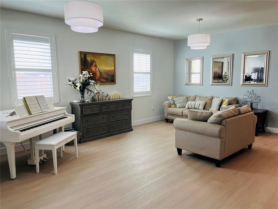 For Sale: $799,000 (5 beds, 4 baths, 3793 Square Feet)