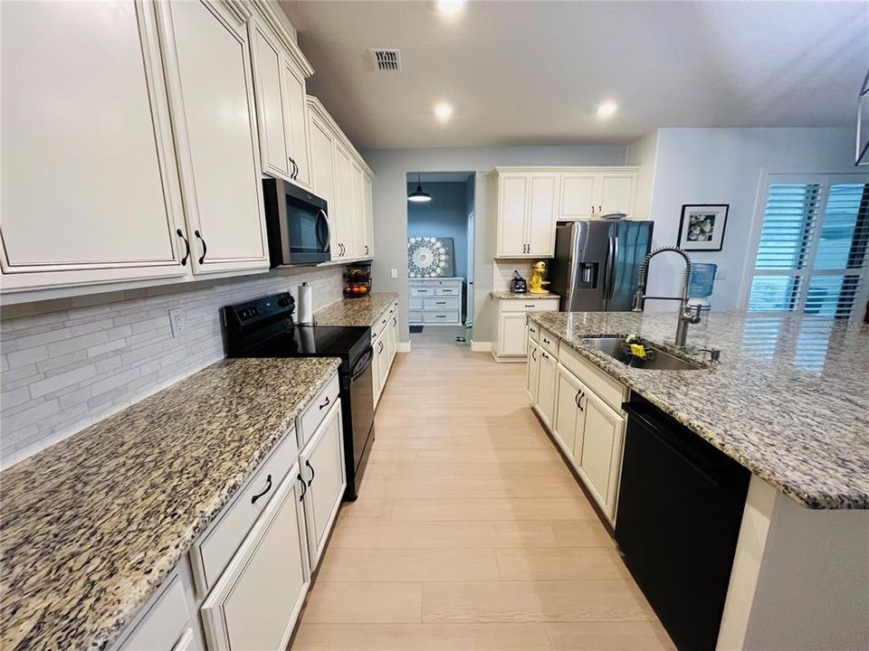 For Sale: $799,000 (5 beds, 4 baths, 3793 Square Feet)