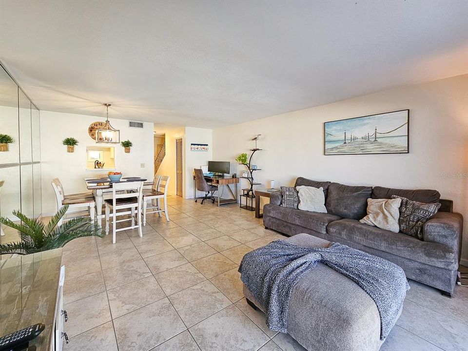 En Venta: $379,900 (2 camas, 2 baños, 1184 Pies cuadrados)