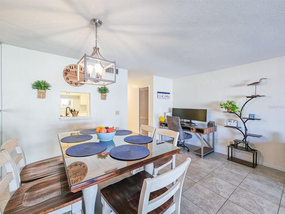 En Venta: $379,900 (2 camas, 2 baños, 1184 Pies cuadrados)