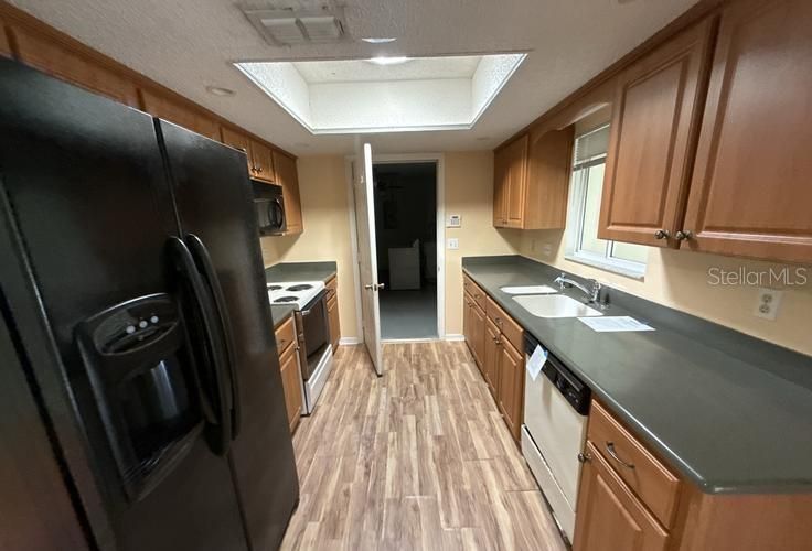 For Sale: $174,000 (2 beds, 2 baths, 1008 Square Feet)