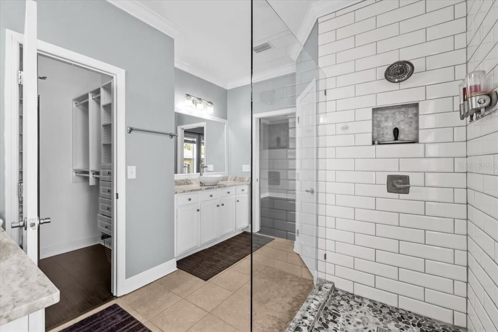 Active With Contract: $631,950 (4 beds, 3 baths, 2320 Square Feet)