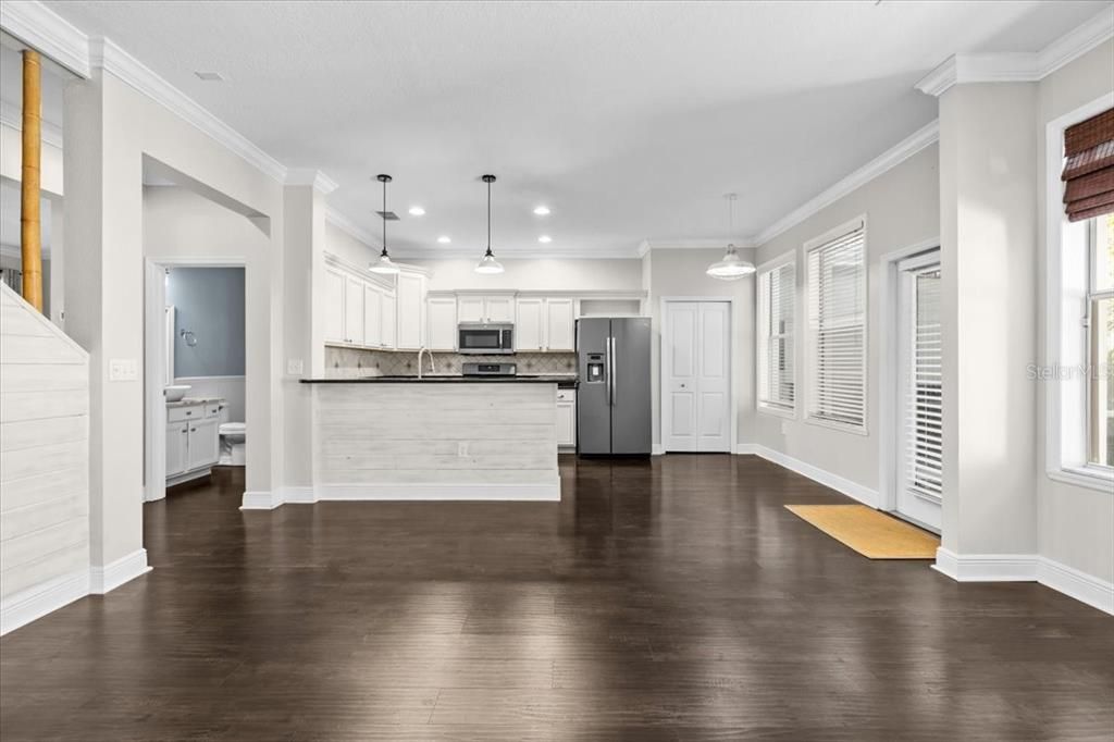 Active With Contract: $631,950 (4 beds, 3 baths, 2320 Square Feet)