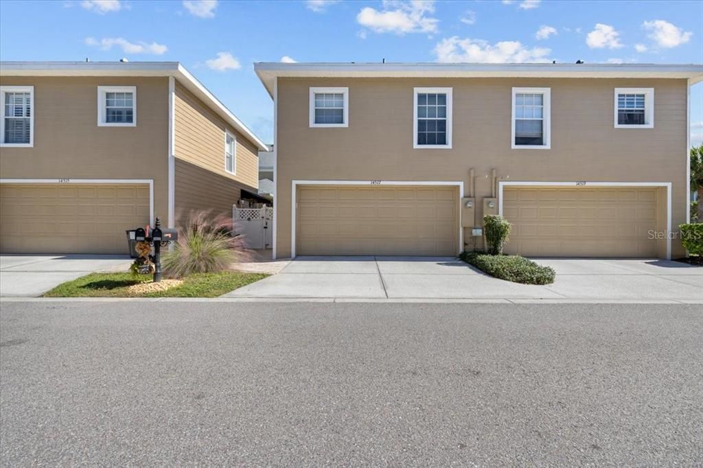 Active With Contract: $631,950 (4 beds, 3 baths, 2320 Square Feet)